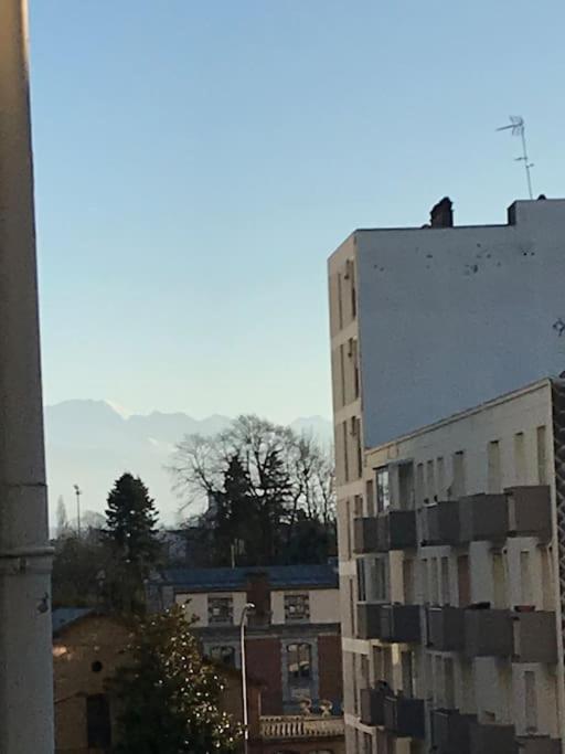 Le Voltaire -2 Chambres- 70M2- Hypercentre-Parking-Wifi Fibre- Nouvelle Literie Tarbes Eksteriør billede